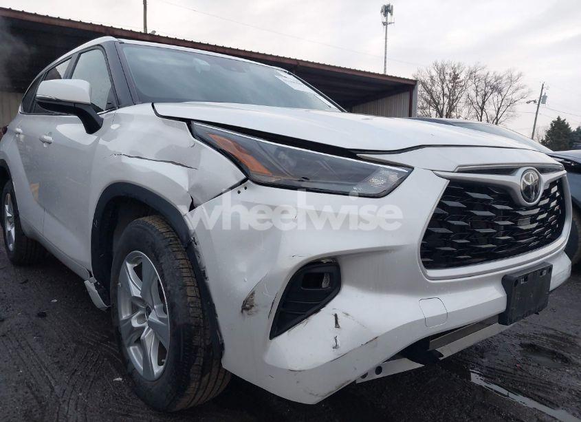 Photo 6 of 2023 Toyota Highlander LE (VIN 5TDKDRBH7PS031676)