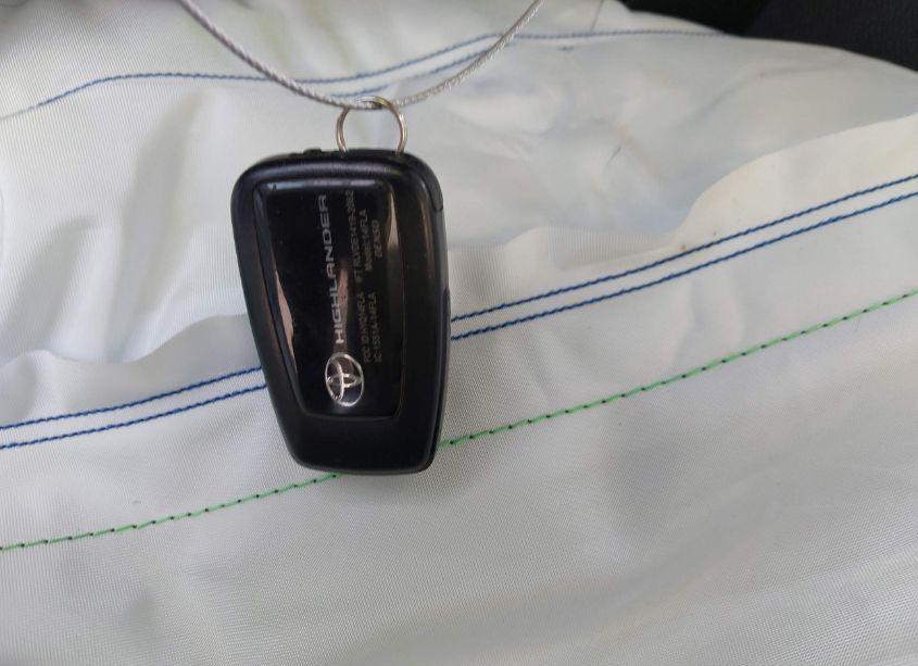 Photo 11 of 2023 Toyota Highlander LIMITED (VIN 5TDKDRBH7PS033878)