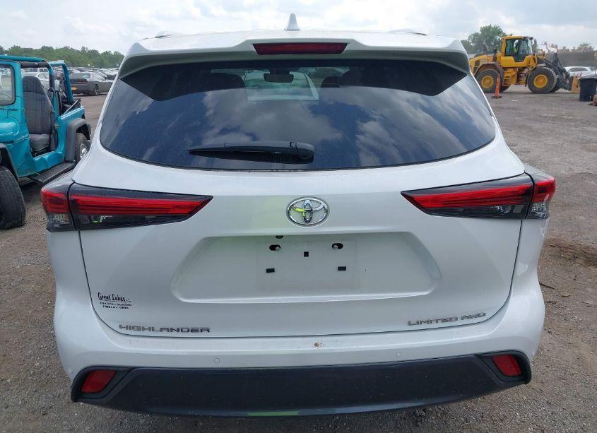 Photo 16 of 2023 Toyota Highlander LIMITED (VIN 5TDKDRBH7PS033878)