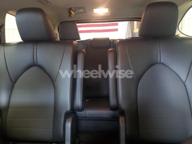 Photo 2 of 2025 TOYOTA HIGHLANDER LE (VIN 5TDKDRBH8SS585172)