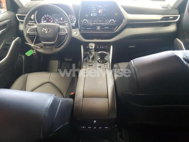 Photo 5 of 2025 TOYOTA HIGHLANDER LE (VIN 5TDKDRBH8SS585172)