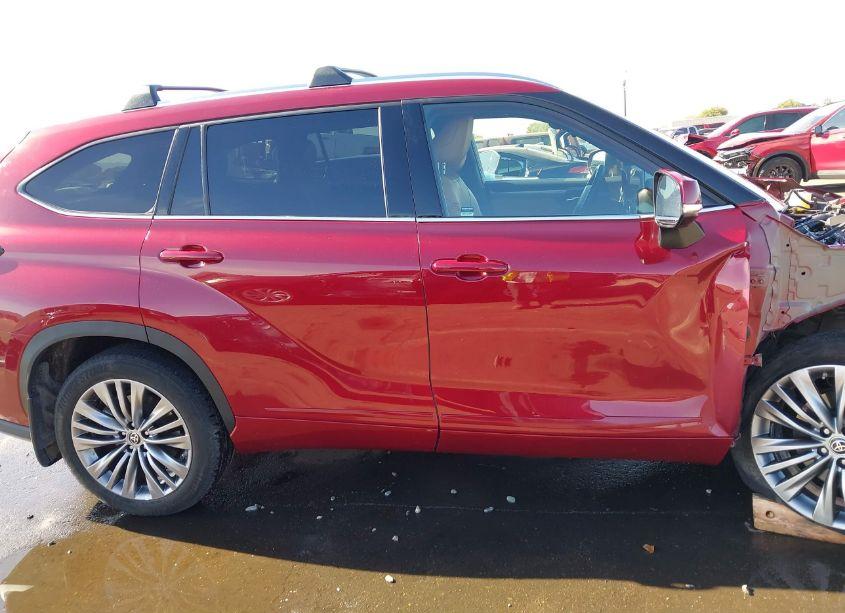Photo 14 of 2023 Toyota Highlander PLATINUM (VIN 5TDKDRBHXPS001202)