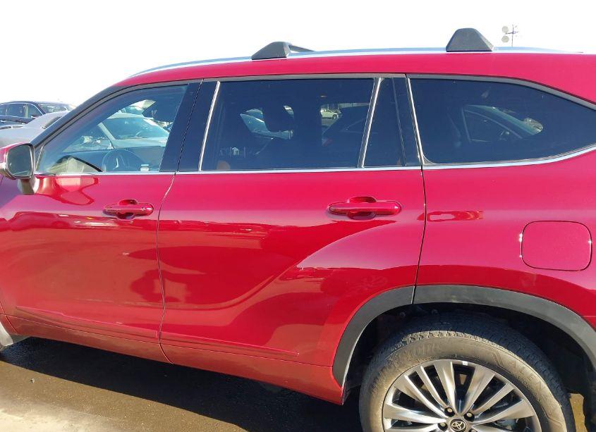 Photo 15 of 2023 Toyota Highlander PLATINUM (VIN 5TDKDRBHXPS001202)
