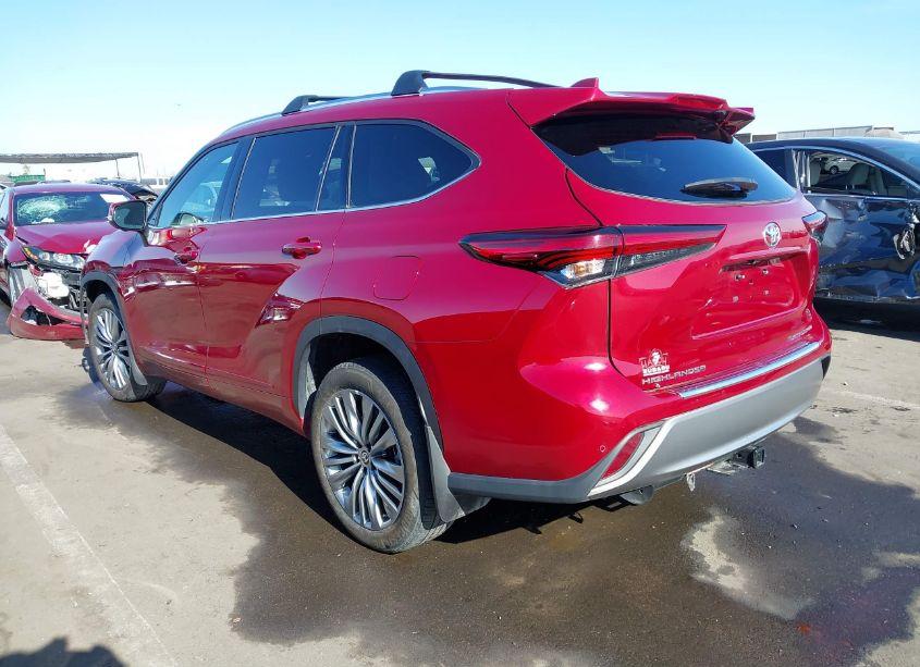 Photo 3 of 2023 Toyota Highlander PLATINUM (VIN 5TDKDRBHXPS001202)