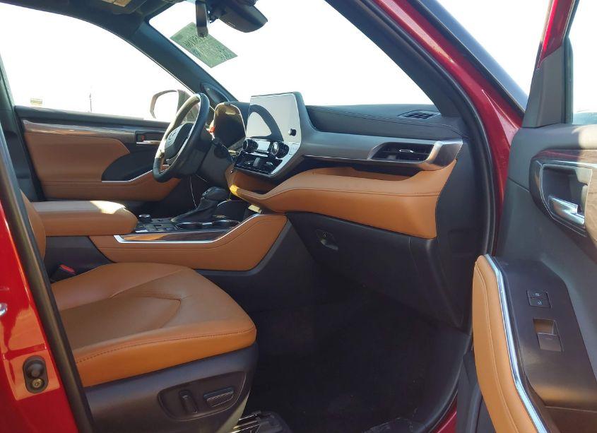 Photo 5 of 2023 Toyota Highlander PLATINUM (VIN 5TDKDRBHXPS001202)