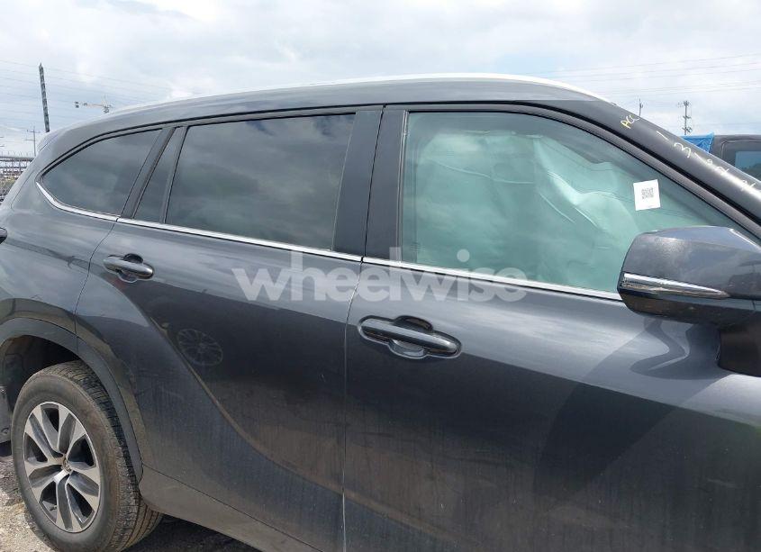 Photo 13 of 2023 Toyota Highlander XLE (VIN 5TDKDRBHXPS017948)