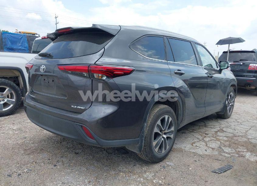 Photo 4 of 2023 Toyota Highlander XLE (VIN 5TDKDRBHXPS017948)