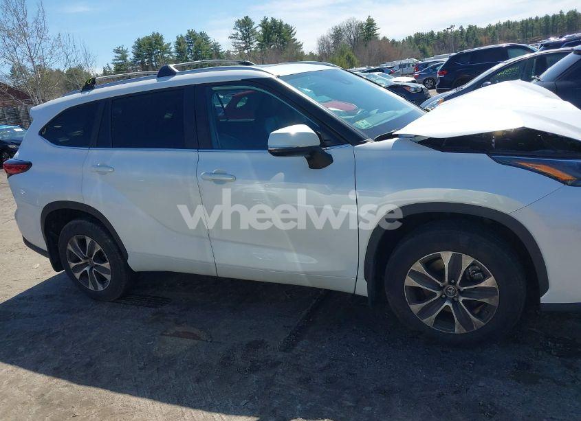 Photo 13 of 2023 Toyota Highlander XLE (VIN 5TDKDRBHXPS044812)
