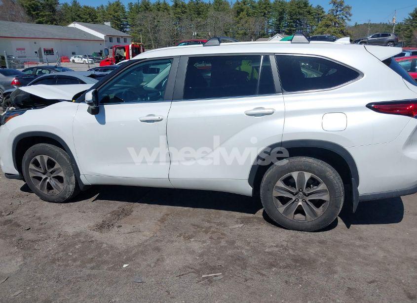 Photo 14 of 2023 Toyota Highlander XLE (VIN 5TDKDRBHXPS044812)