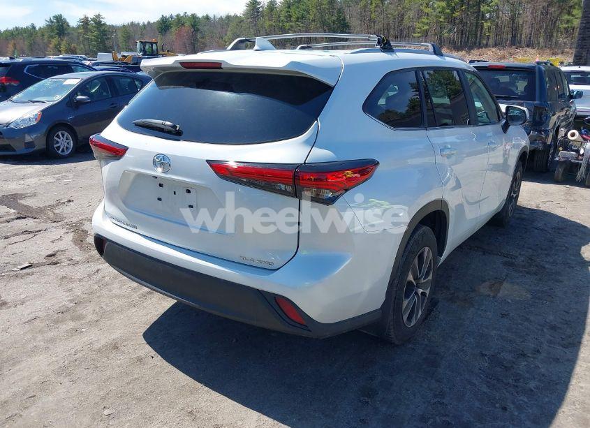 Photo 4 of 2023 Toyota Highlander XLE (VIN 5TDKDRBHXPS044812)