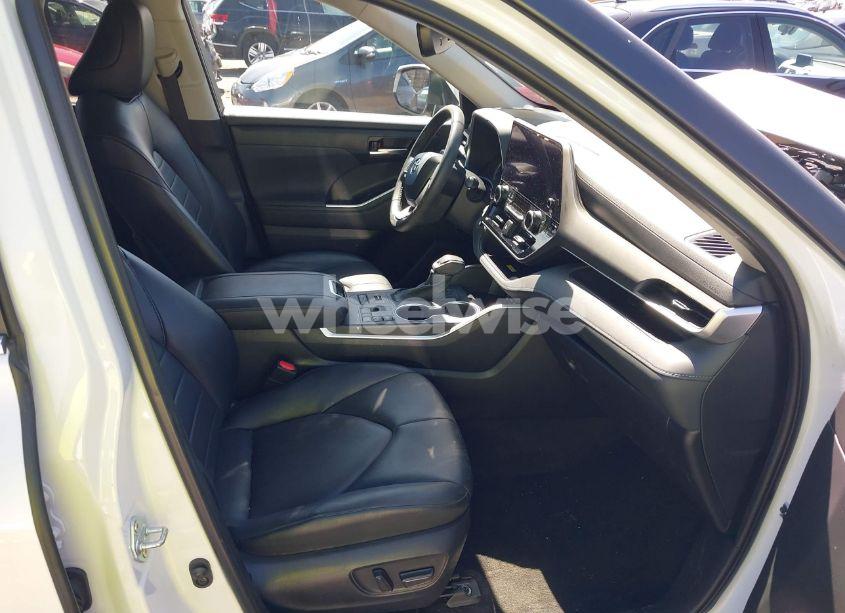 Photo 5 of 2023 Toyota Highlander XLE (VIN 5TDKDRBHXPS044812)