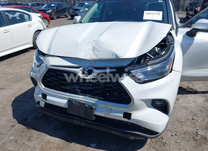 Photo 6 of 2023 Toyota Highlander XLE (VIN 5TDKDRBHXPS044812)