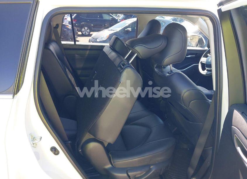 Photo 8 of 2023 Toyota Highlander XLE (VIN 5TDKDRBHXPS044812)