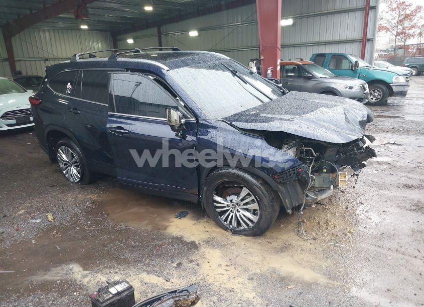 2023 Toyota Highlander PLATINUM (VIN 5TDKDRBHXPS506513) main photo