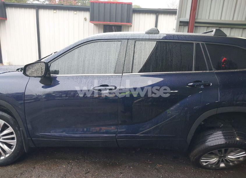 Photo 15 of 2023 Toyota Highlander PLATINUM (VIN 5TDKDRBHXPS506513)