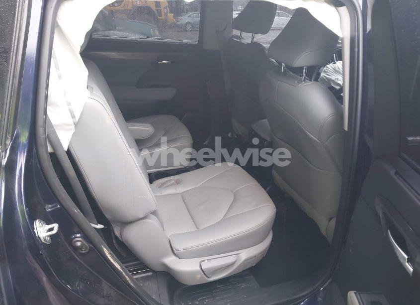 Photo 8 of 2023 Toyota Highlander PLATINUM (VIN 5TDKDRBHXPS506513)