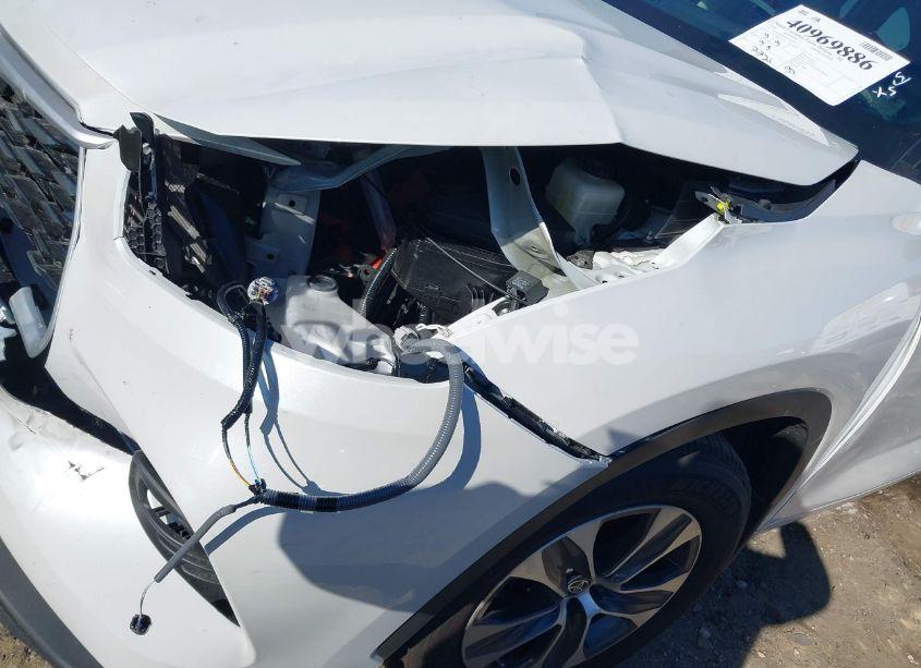 Photo 12 of 2024 Toyota Highlander XLE (VIN 5TDKDRBHXRS556279)