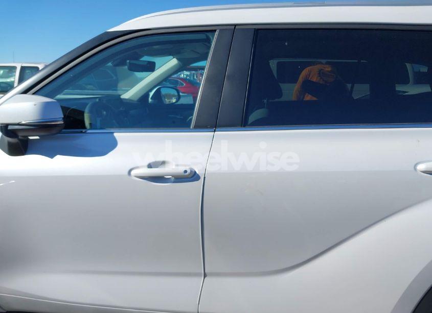 Photo 15 of 2024 Toyota Highlander XLE (VIN 5TDKDRBHXRS556279)