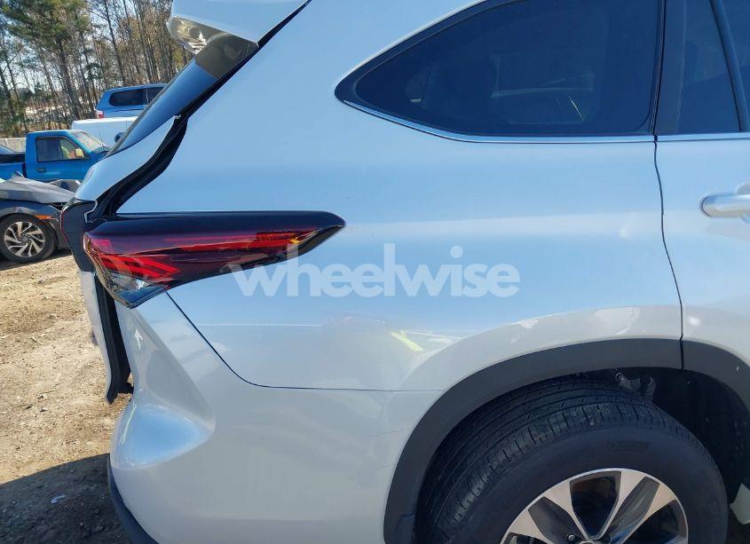 Photo 19 of 2024 Toyota Highlander XLE (VIN 5TDKDRBHXRS556279)