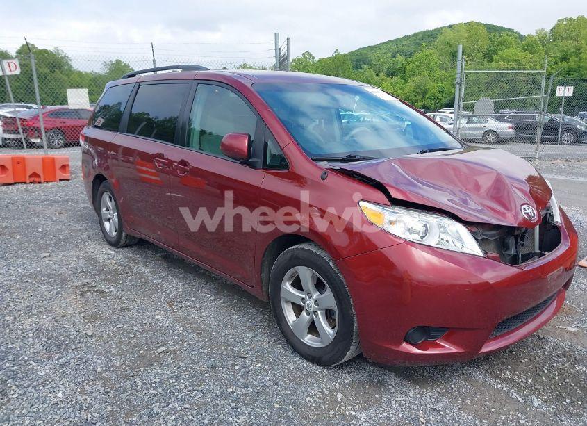2011 Toyota Sienna LE V6 (VIN 5TDKK3DC0BS018460) main photo