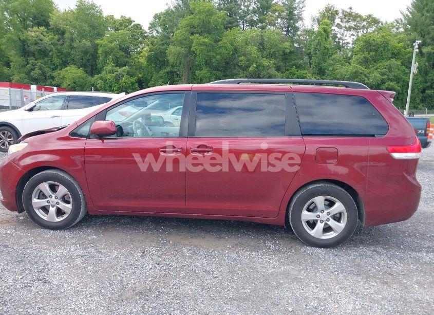 Photo 14 of 2011 Toyota Sienna LE V6 (VIN 5TDKK3DC0BS018460)