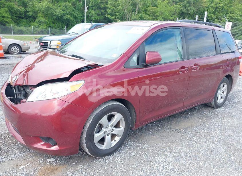 Photo 2 of 2011 Toyota Sienna LE V6 (VIN 5TDKK3DC0BS018460)
