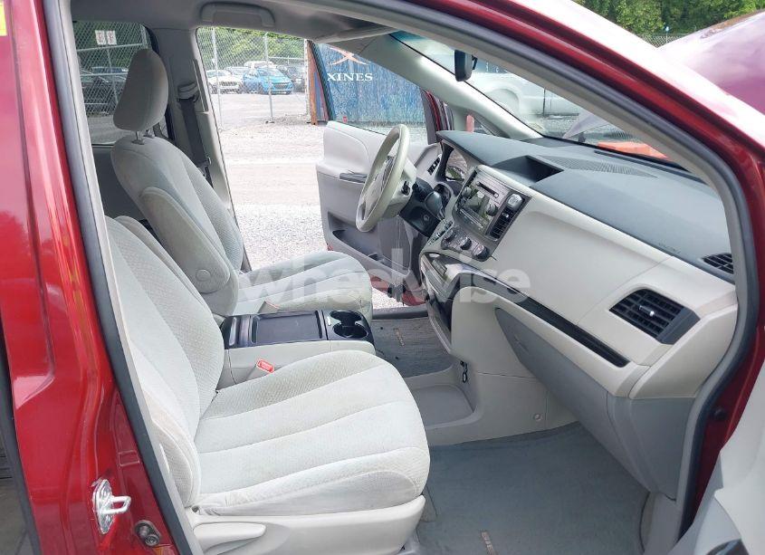 Photo 5 of 2011 Toyota Sienna LE V6 (VIN 5TDKK3DC0BS018460)