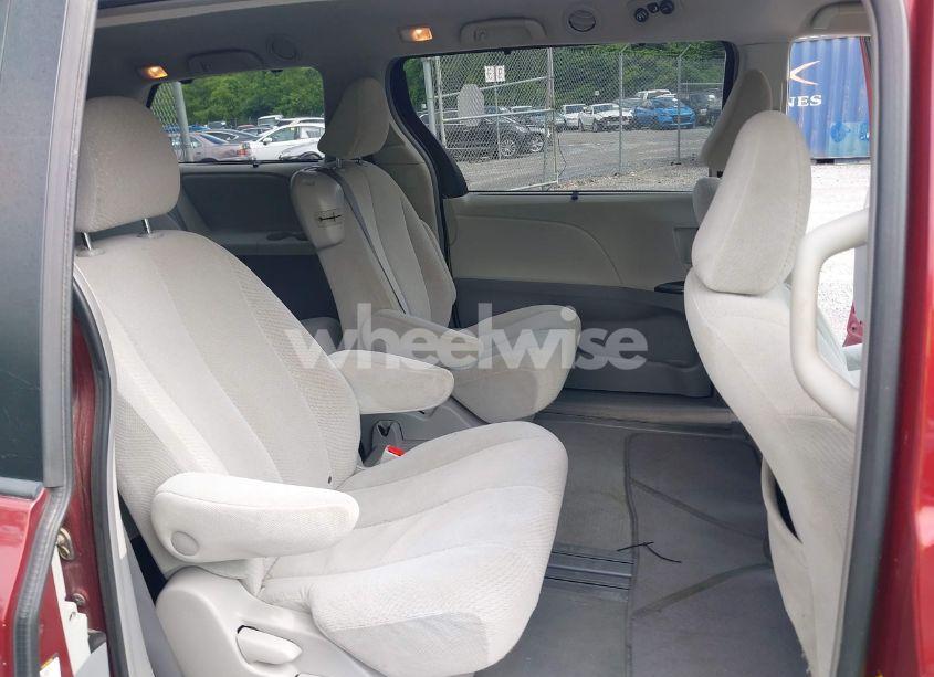 Photo 8 of 2011 Toyota Sienna LE V6 (VIN 5TDKK3DC0BS018460)