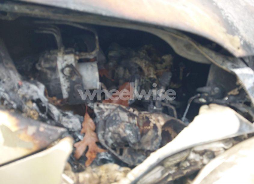 Photo 10 of 2011 Toyota Sienna (VIN 5TDKK3DC0BS025523)