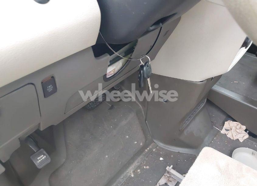 Photo 11 of 2011 Toyota Sienna (VIN 5TDKK3DC0BS025523)