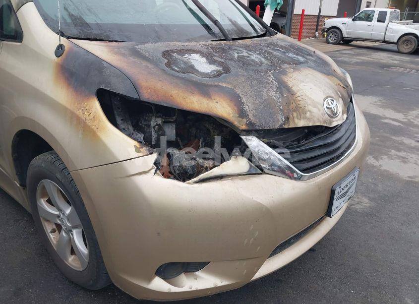 Photo 13 of 2011 Toyota Sienna (VIN 5TDKK3DC0BS025523)