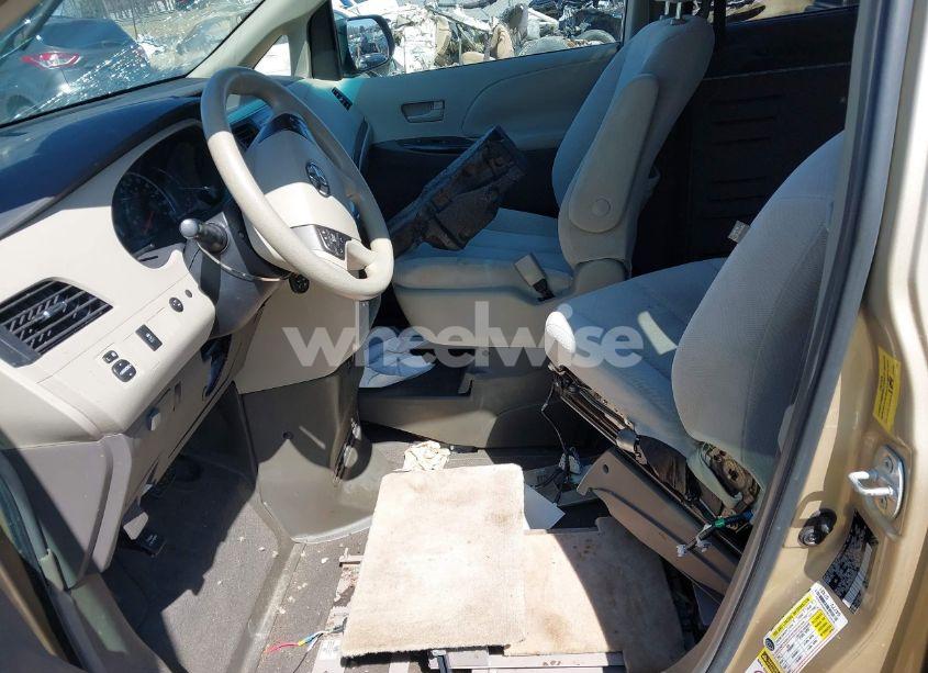 Photo 17 of 2011 Toyota Sienna (VIN 5TDKK3DC0BS025523)