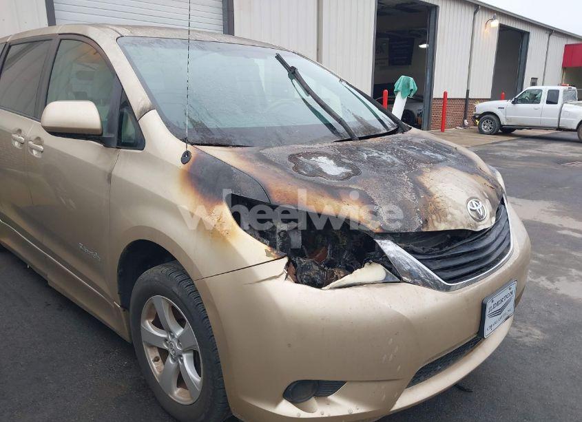 Photo 6 of 2011 Toyota Sienna (VIN 5TDKK3DC0BS025523)