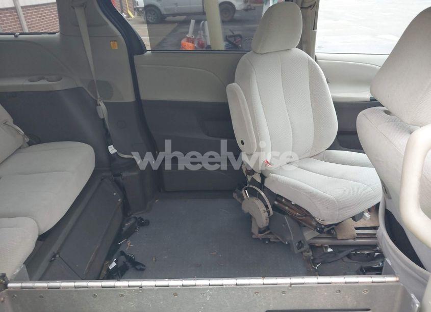 Photo 8 of 2011 Toyota Sienna (VIN 5TDKK3DC0BS025523)