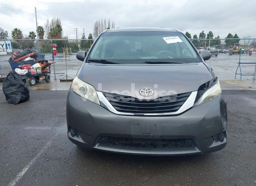 Photo 12 of 2011 Toyota Sienna LE V6 (VIN 5TDKK3DC0BS035100)