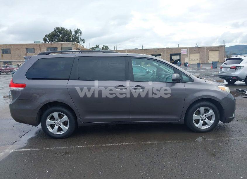 Photo 13 of 2011 Toyota Sienna LE V6 (VIN 5TDKK3DC0BS035100)