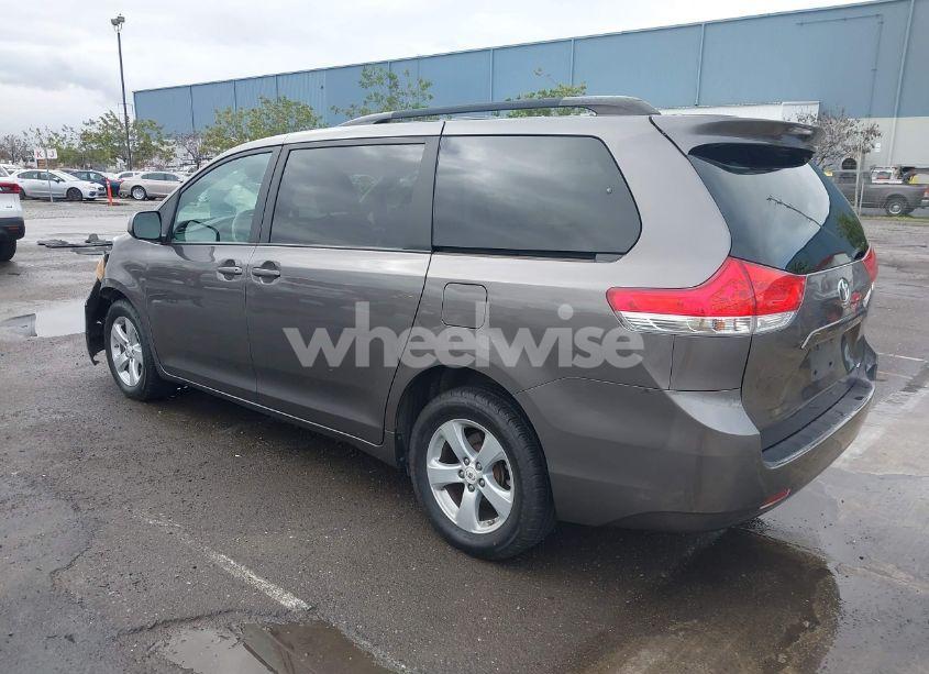 Photo 3 of 2011 Toyota Sienna LE V6 (VIN 5TDKK3DC0BS035100)