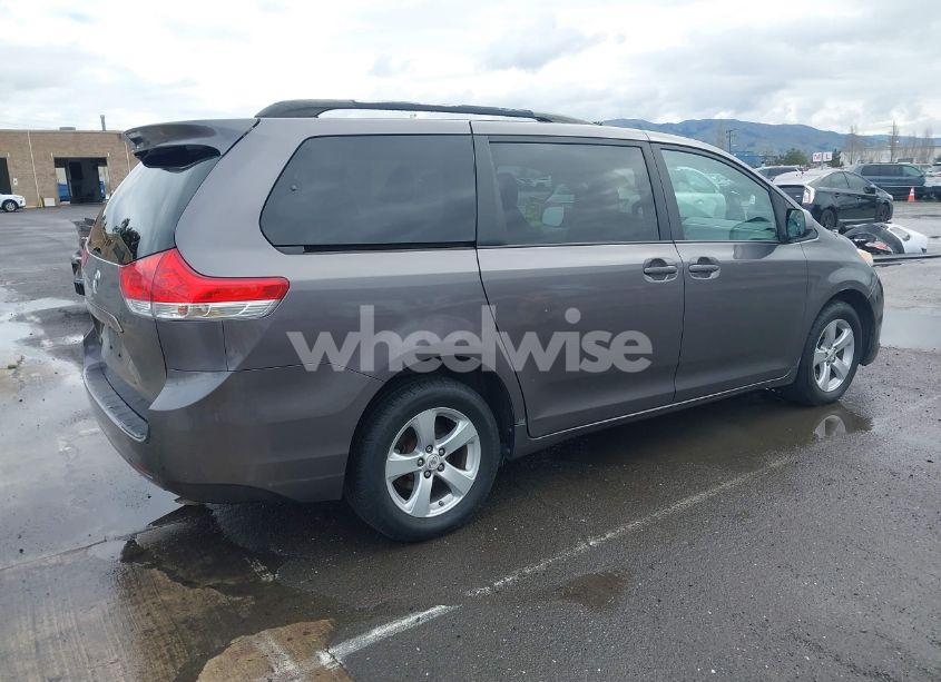 Photo 4 of 2011 Toyota Sienna LE V6 (VIN 5TDKK3DC0BS035100)