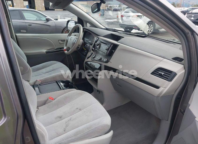 Photo 5 of 2011 Toyota Sienna LE V6 (VIN 5TDKK3DC0BS035100)