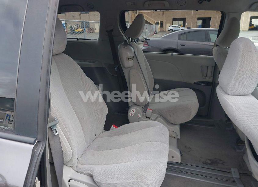 Photo 8 of 2011 Toyota Sienna LE V6 (VIN 5TDKK3DC0BS035100)