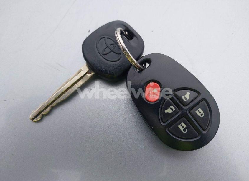 Photo 11 of 2011 Toyota Sienna LE V6 (VIN 5TDKK3DC0BS044928)