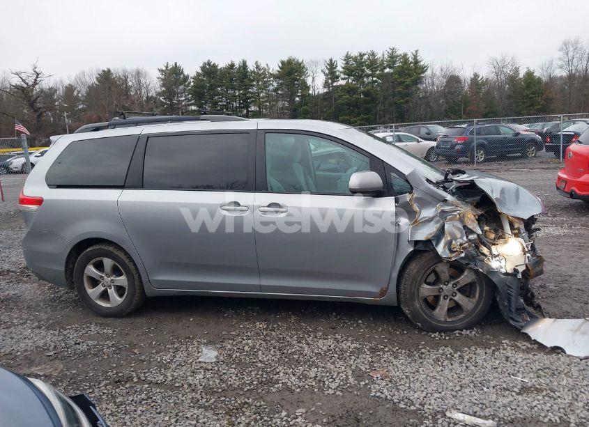 Photo 13 of 2011 Toyota Sienna LE V6 (VIN 5TDKK3DC0BS044928)