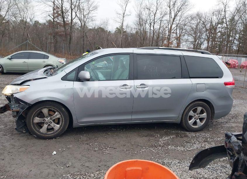 Photo 14 of 2011 Toyota Sienna LE V6 (VIN 5TDKK3DC0BS044928)