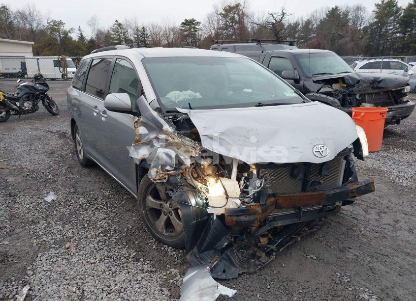 Photo 6 of 2011 Toyota Sienna LE V6 (VIN 5TDKK3DC0BS044928)