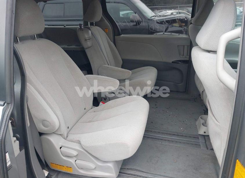 Photo 8 of 2011 Toyota Sienna LE V6 (VIN 5TDKK3DC0BS044928)
