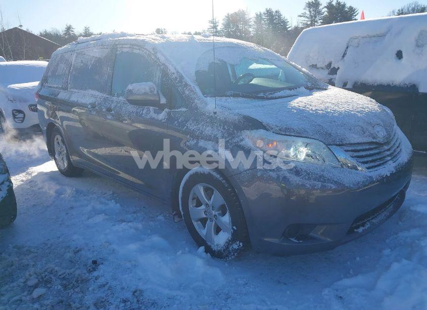 2011 Toyota Sienna LE V6 (VIN 5TDKK3DC0BS047375) main photo