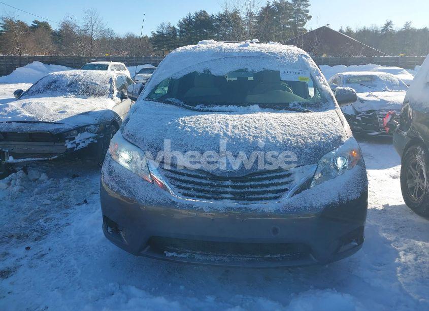Photo 13 of 2011 Toyota Sienna LE V6 (VIN 5TDKK3DC0BS047375)