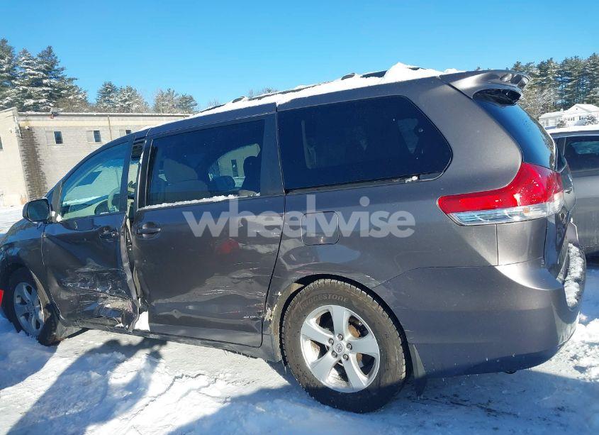 Photo 15 of 2011 Toyota Sienna LE V6 (VIN 5TDKK3DC0BS047375)