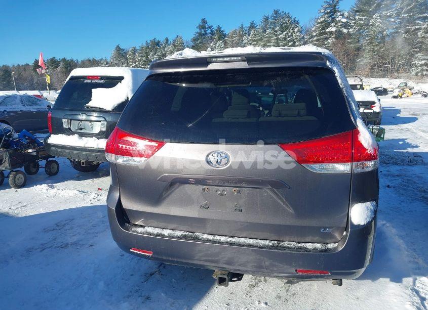 Photo 17 of 2011 Toyota Sienna LE V6 (VIN 5TDKK3DC0BS047375)