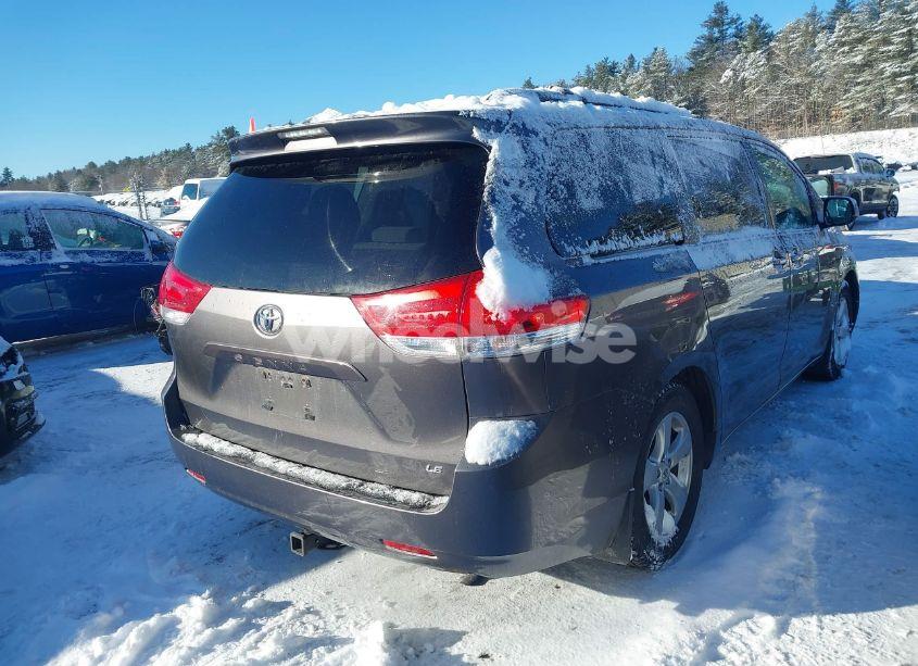 Photo 4 of 2011 Toyota Sienna LE V6 (VIN 5TDKK3DC0BS047375)